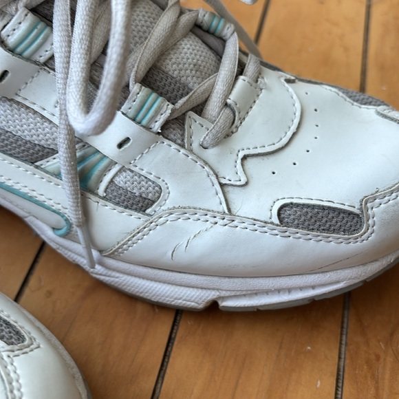 Vionic 23Walker Shoes size 9 - Picture 5 of 7